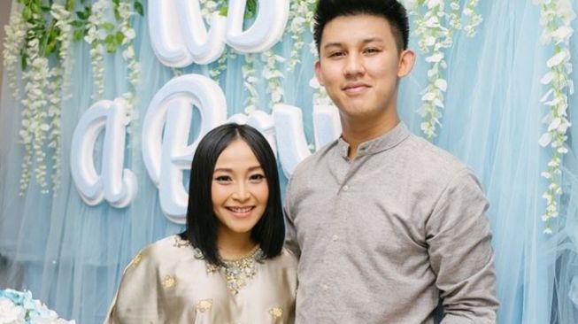Akun Instagram Bayi Jevin Julian-Rinni Wulandari Diserbu Akun Instagram Bayi Jevin Julian-Rinni Wulandari Diserbu