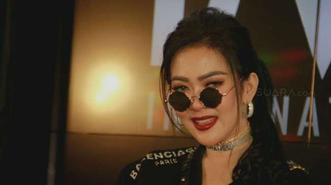 Cuma Lelaki Ini yang Dipanggil Sayang Syahrini, Siapa Dia? Cuma Lelaki Ini yang Dipanggil Sayang Syahrini, Siapa Dia?