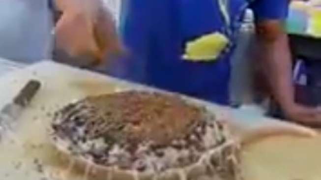 Ada yang Berani Makan Martabak Kayak Begini? Ada yang Berani Makan Martabak Kayak Begini?