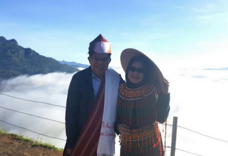 Pulang Kampung, Jusuf Kalla Beli Pakaian Diskon di Mall Pulang Kampung, Jusuf Kalla Beli Pakaian Diskon di Mall