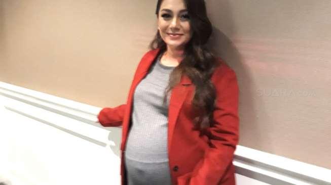 Celine Evangelista Melahirkan Anak Kedua Celine Evangelista Melahirkan Anak Kedua