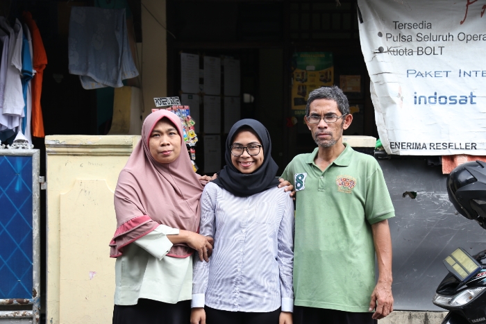 Kisah Dea, Anak Seorang Tukang Parkir yang Berhasil Kuliah di UGM Kisah Dea, Anak Seorang Tukang Parkir yang Berhasil Kuliah di UGM
