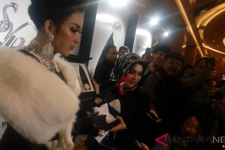 Syahrini Hadiahkan Cincin Emas Kepada Penonton Pembeli Tiket Rp25 juta