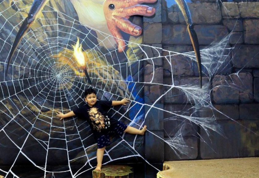 "Salvador Dali" Karya Pelukis Indonesia Dipamerkan di Paris 