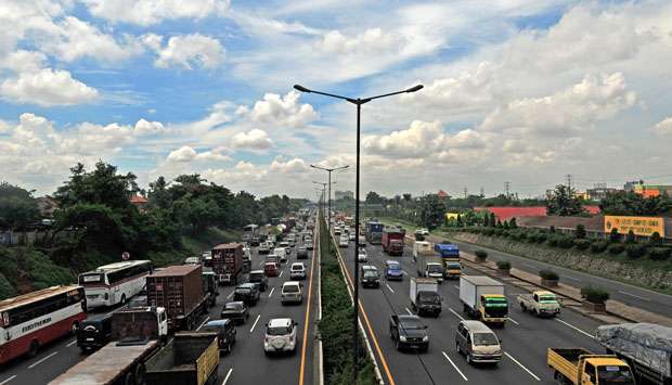 Libur Paskah, Lintas Jakarta - Cikampek Padat Libur Paskah, Lintas Jakarta - Cikampek Padat