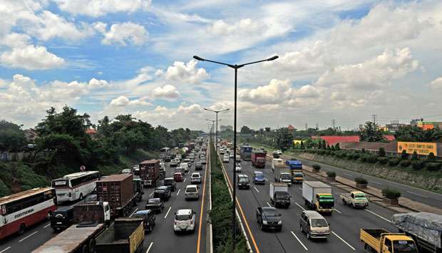 Libur Paskah, Lintas Jakarta - Cikampek Padat