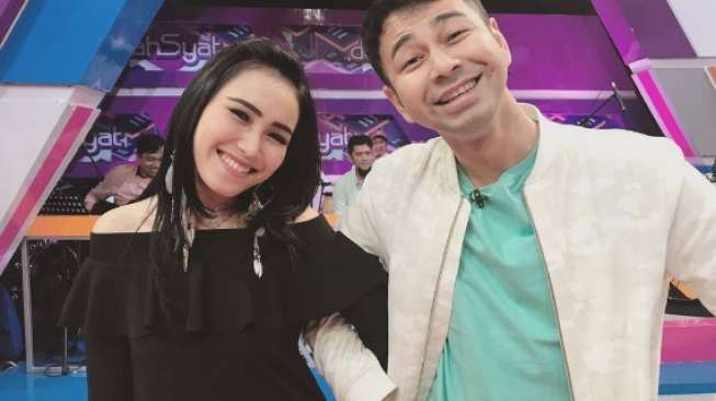 Ayu Ting Ting Balas Haters Pakai Bahasa Inggris Ayu Ting Ting Balas Haters Pakai Bahasa Inggris