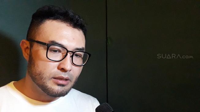 Surya Saputra Ungkap Rencana Reunian Boyband Cool Colors Surya Saputra Ungkap Rencana Reunian Boyband Cool Colors