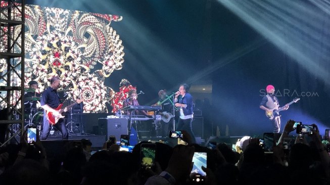 Tampil di Festival Mesin Waktu, Inilah Doa Dewa 19 di HUT RI ke-74 Tampil di Festival Mesin Waktu, Inilah Doa Dewa 19 di HUT RI ke-74