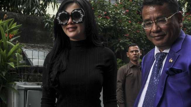 Syahrini Dijadwalkan Diperiksa di Sidang First Travel Besok Syahrini Dijadwalkan Diperiksa di Sidang First Travel Besok
