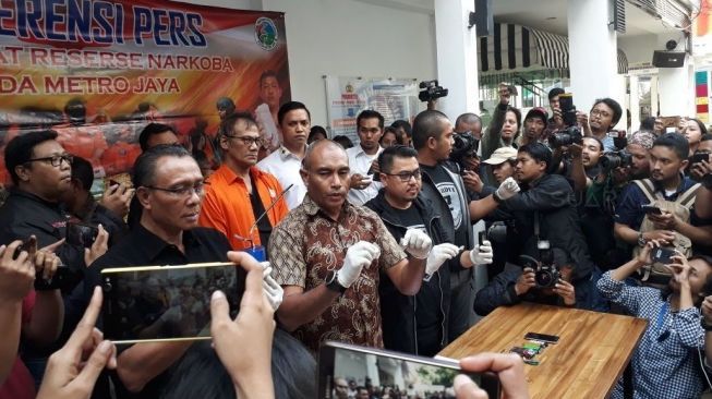Polisi Masih Buru Pemasok Sabu ke Tio Pakusadewo Polisi Masih Buru Pemasok Sabu ke Tio Pakusadewo