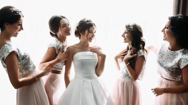 Tak Ingin Sahabatnya Jadi Pengiring Pengantin, Wanita Ini Dihujat Tak Ingin Sahabatnya Jadi Pengiring Pengantin, Wanita Ini Dihujat