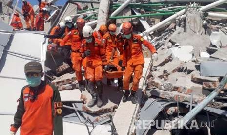 Tujuh Atlet Paralayang Korban Gempa Palu Belum Ditemukan Tujuh Atlet Paralayang Korban Gempa Palu Belum Ditemukan