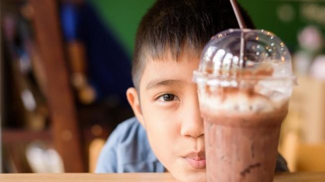 Ini Sebabnya Anak Sebaiknya Tidak Minum Kopi Sampai Usia 18 Tahun Ini Sebabnya Anak Sebaiknya Tidak Minum Kopi Sampai Usia 18 Tahun
