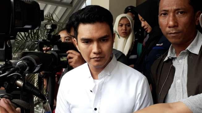 Aldi Taher Akhirnya Luluh Ceraikan Istri Aldi Taher Akhirnya Luluh Ceraikan Istri