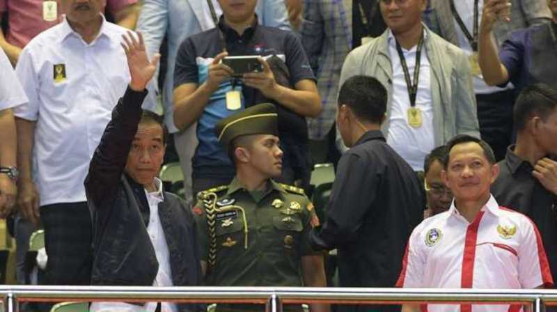 Jokowi Ucapkan Selamat untuk Arema Jokowi Ucapkan Selamat untuk Arema