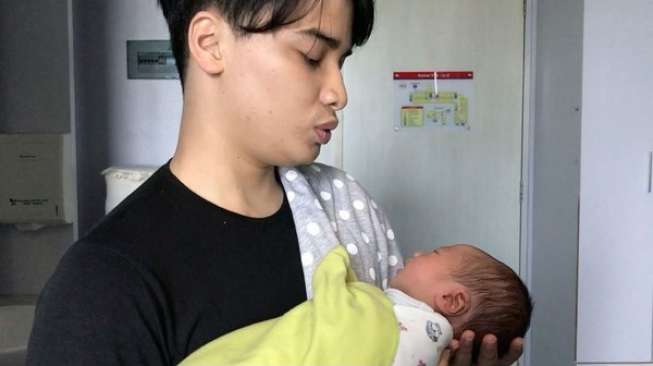 Piawainya Putra Arifin Ilham Ngasuh Anak Piawainya Putra Arifin Ilham Ngasuh Anak