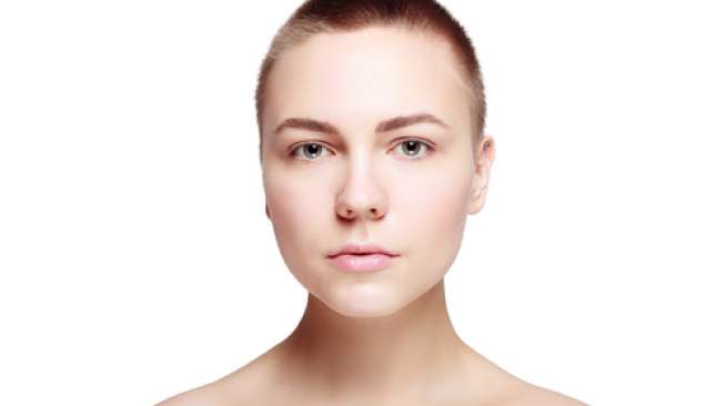 Warnai Rambut Perempuan Ini Alami Kebotakan Uzone Warnai Rambut Perempuan Ini Alami Kebotakan Uzone