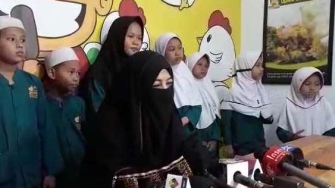Indra Bruggman Ditulis "Calon Suami" Umi Pipik Indra Bruggman Ditulis "Calon Suami" Umi Pipik