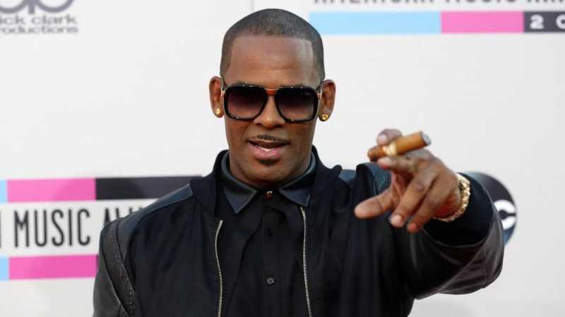 R Kelly Klaim Tak Bersalah atas 11 Kasus Pelecehan Seksual R Kelly Klaim Tak Bersalah atas 11 Kasus Pelecehan Seksual