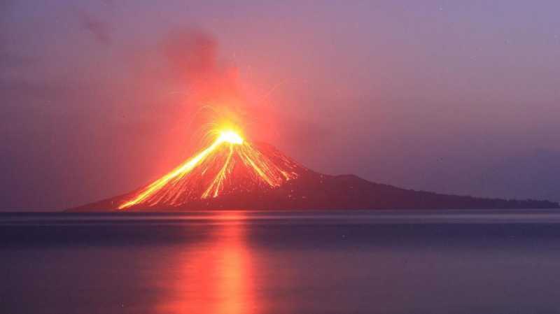 Semalaman Gunung Anak Krakatau Meletus 44 Kali Semalaman Gunung Anak Krakatau Meletus 44 Kali