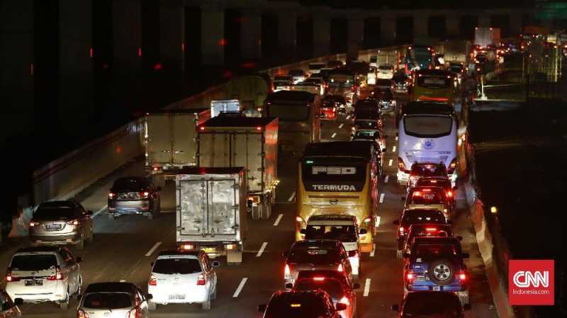 Puncak Mudik Natal dan Tahun Baru Tol Cikampek 21-22 Desember Puncak Mudik Natal dan Tahun Baru Tol Cikampek 21-22 Desember