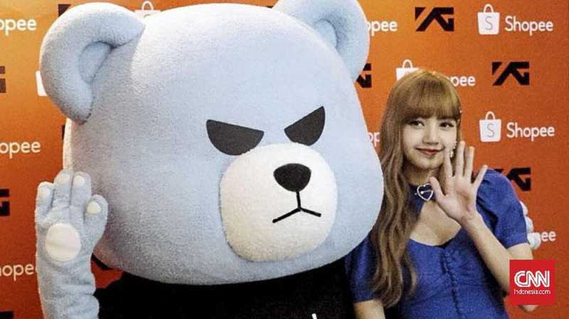 Lisa BLACKPINK Kaget Dijemput Fan di Bandara Indonesia