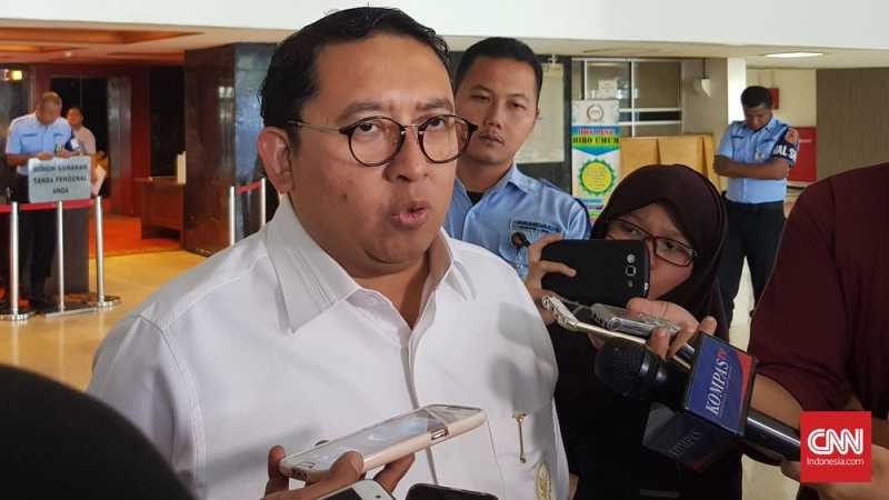 Fadli Zon Resmi Polisikan Ananda Sukarlan dan @maklambeturah Fadli Zon Resmi Polisikan Ananda Sukarlan dan @maklambeturah