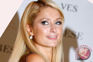 Paris Hilton dan Chris Zylka bertunangan Paris Hilton dan Chris Zylka bertunangan