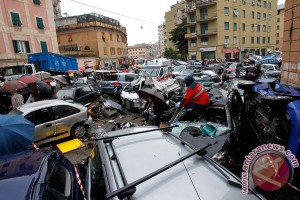 Jembatan Italia di Genoa Runtuh, Puluhan Dikhawatirkan Tewas Jembatan Italia di Genoa Runtuh, Puluhan Dikhawatirkan Tewas