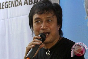 Katon Bagaskara hibur tamu pernikahan Kahiyang-Bobby Katon Bagaskara hibur tamu pernikahan Kahiyang-Bobby