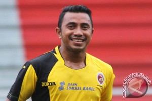 Firman Utina Jalani Debut Jadi Asisten Pelatih Firman Utina Jalani Debut Jadi Asisten Pelatih