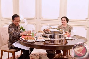 Presiden Jokowi-Megawati bertemu selama tiga jam Presiden Jokowi-Megawati bertemu selama tiga jam