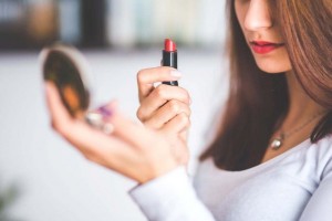 Awas, kandungan dalam makeup bisa sebabkan kemandulan Awas, kandungan dalam makeup bisa sebabkan kemandulan
