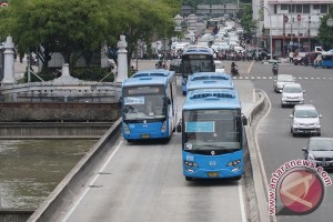 Transjakarta perbanyak bus saat jam sibuk Ramadhan Transjakarta perbanyak bus saat jam sibuk Ramadhan