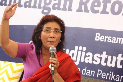 Susi Minta Gaji Satgas Anti-Kejahatan Perikanan Naik 100% Susi Minta Gaji Satgas Anti-Kejahatan Perikanan Naik 100%