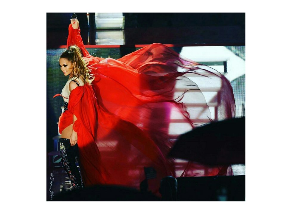 5 Gaya Red Carpet Favorit Jennifer Lopez
