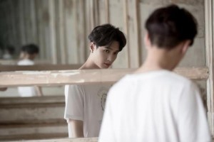 Lay EXO akan rilis album solo kedua Lay EXO akan rilis album solo kedua