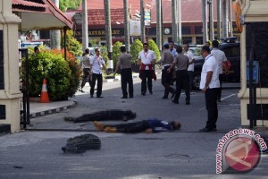 Empat penyerang Polda Riau tewas ditembak Empat penyerang Polda Riau tewas ditembak