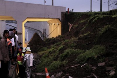 Menhub Buka Kereta Bandara Setelah Ada Jaminan Tak Longsor