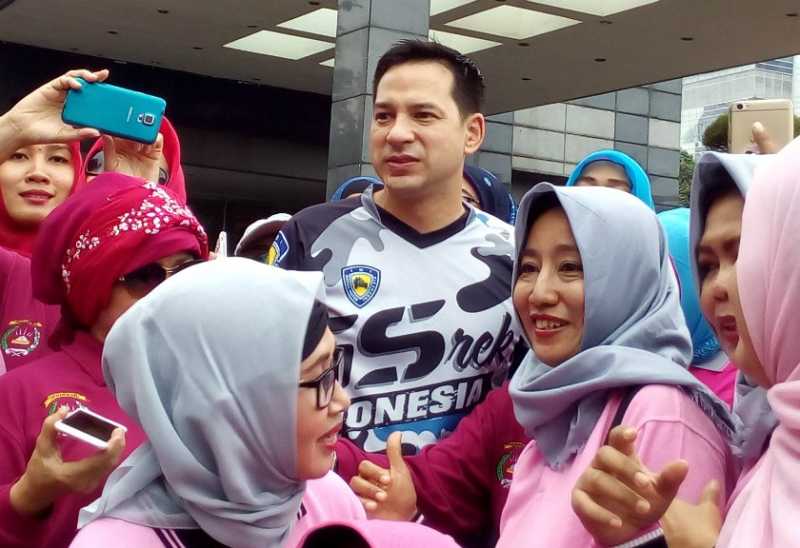 Selalu Tampan dan Awet Muda, Ternyata Ini Rahasia Ari Wibowo Selalu Tampan dan Awet Muda, Ternyata Ini Rahasia Ari Wibowo