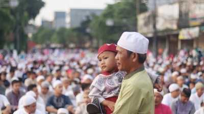 Tradisi Lebaran di 4 Negara, <i>Gak</i> Cuma Kumpul Keluarga