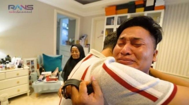 5 Momen Kedekatan Merry dan Rafathar, Sudah Seperti Anak Kandung 5 Momen Kedekatan Merry dan Rafathar, Sudah Seperti Anak Kandung