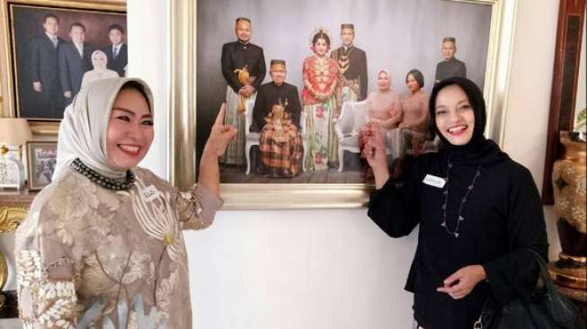 Foto Bareng Ibu Afif Kalla, Marissa Haque Sindir Laudya C Bella