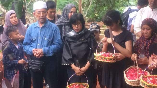 Merinding, Ayah Yana Zein Saat Mengaji Seperti Diintip Seseorang Merinding, Ayah Yana Zein Saat Mengaji Seperti Diintip Seseorang