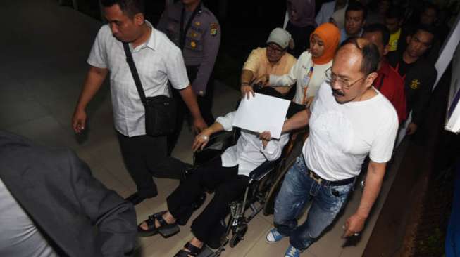 10 Orang Dokter Spesialis Periksa Setnov Sampai Bisa Ditahan KPK 10 Orang Dokter Spesialis Periksa Setnov Sampai Bisa Ditahan KPK