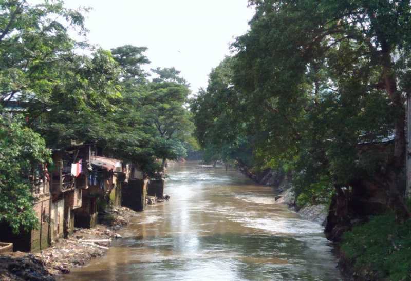Sepenggal Cerita Warga di Bantaran Kali Ciliwung Sepenggal Cerita Warga di Bantaran Kali Ciliwung