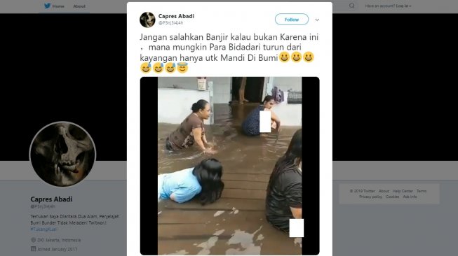 Tak Takut Gatal, Bidadari Cantik Ini Asyik Berenang di Kubangan Banjir Tak Takut Gatal, Bidadari Cantik Ini Asyik Berenang di Kubangan Banjir