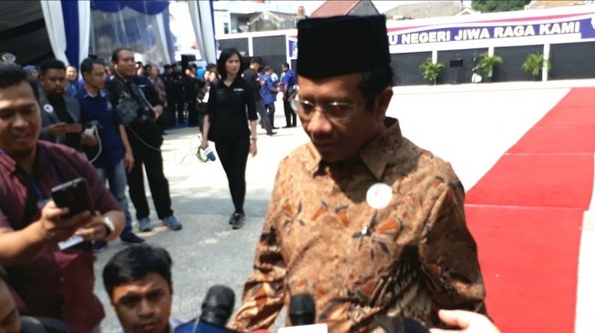 Dramatis! Mahfud MD Pulang ke Rumah, Jokowi Pilih Maruf Amin Dramatis! Mahfud MD Pulang ke Rumah, Jokowi Pilih Maruf Amin