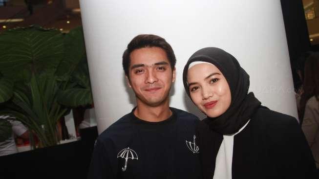 Gara-gara Ini Ricky Harun Bikin Istri Baper